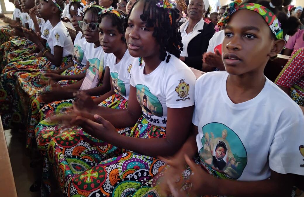 Angola: Os amigos de Madalena / The friends of St Magdalene / Gli amici di Maddalena